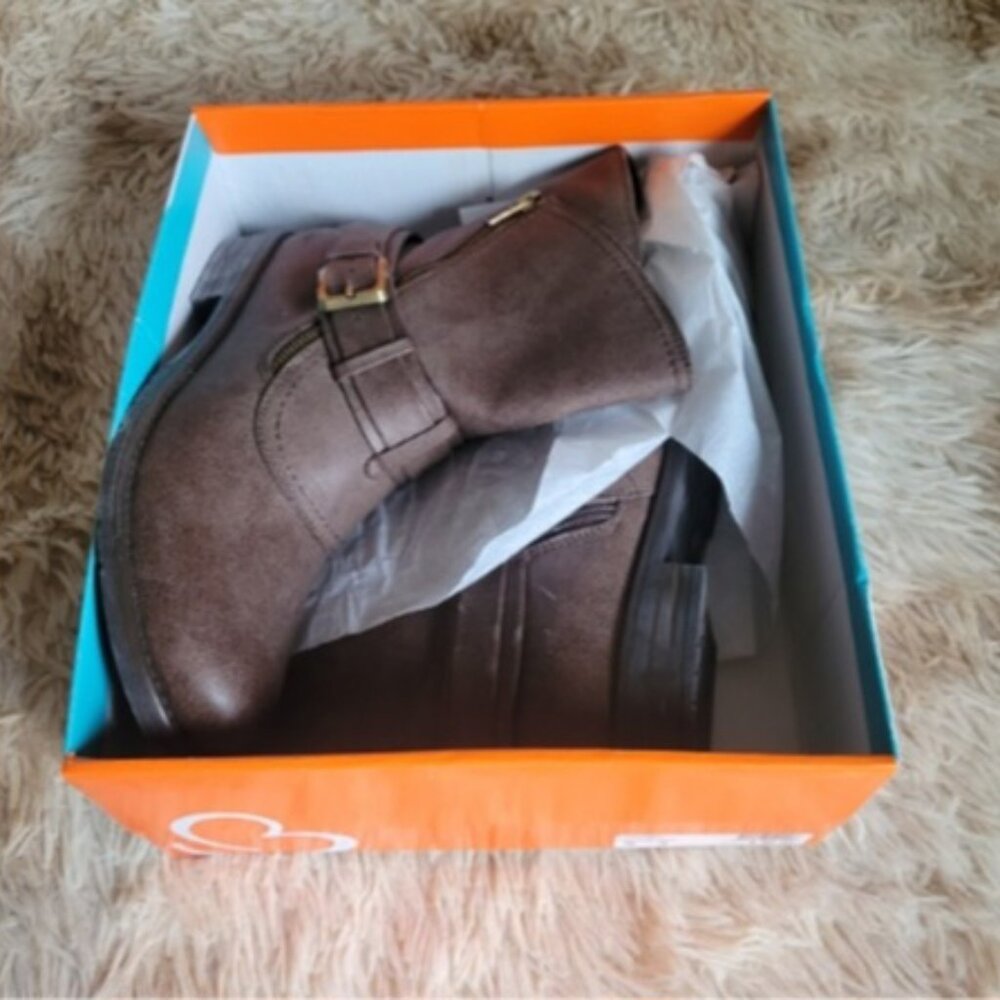 Boots - Picture 3 of 4